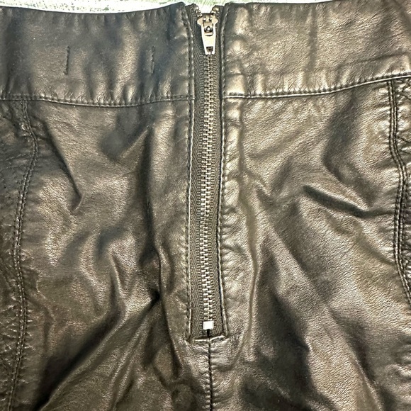 Silence + Noise Faux Leather Shorts - Picture 6 of 9
